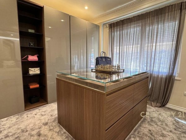 SHESIM APARTAMENT LUKSOZ TEK LIQENI I THATE PRANE RADISSON!