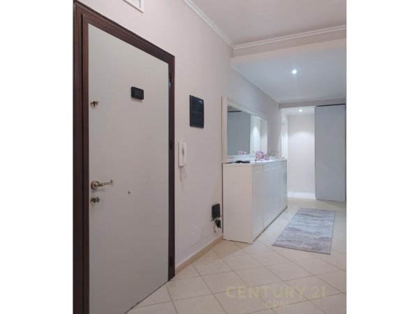 SHITET Apartament Luxurious 3+1 te Kompleksi Colombo 2