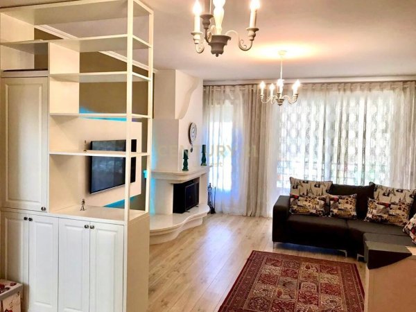 Liqeni i Thate, Japim me Qira Apartament 2+1.