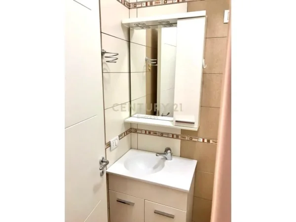 Liqeni i Thate, Japim me Qira Apartament 2+1.