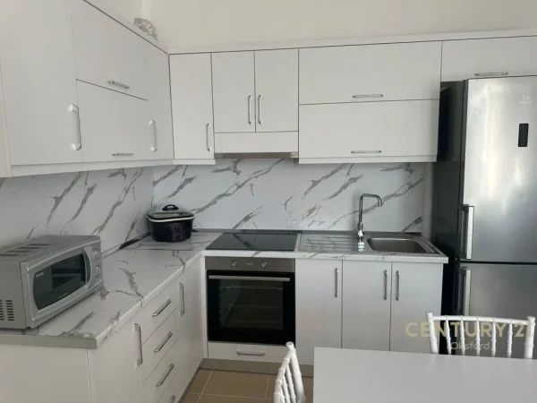 Jepet me qirq Apartament 1+1 me siperfaqje totale 56 m2 te Bulevardi i Ri.