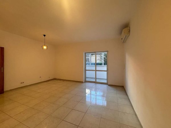 Jepet Me Qera Apartament/Zyre 1+1 Bulevardi Zogu I Pare (ID B210576) Tirane