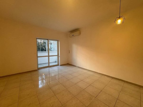 Jepet Me Qera Apartament/Zyre 1+1 Bulevardi Zogu I Pare (ID B210576) Tirane