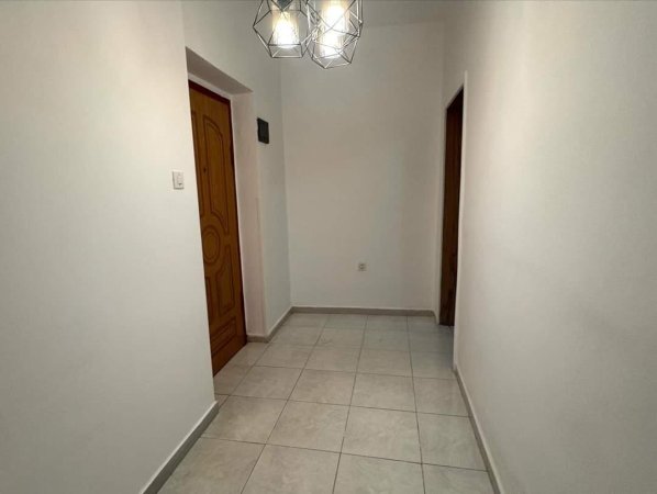 Jepet Me Qera Apartament/Zyre 1+1 Bulevardi Zogu I Pare (ID B210576) Tirane