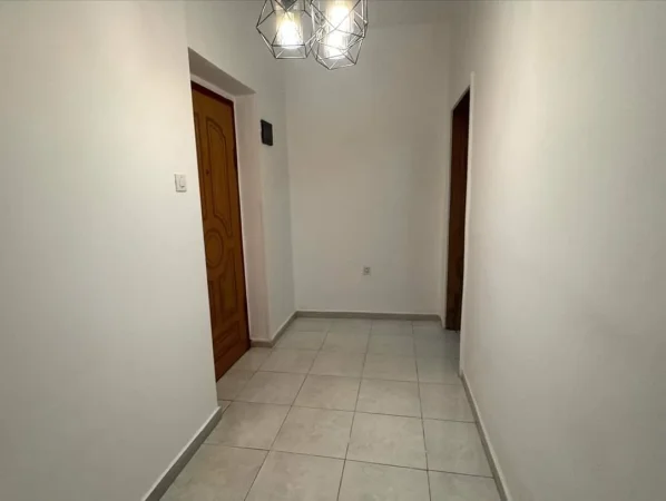 Jepet Me Qera Apartament/Zyre 1+1 Bulevardi Zogu I Pare (ID B210576) Tirane