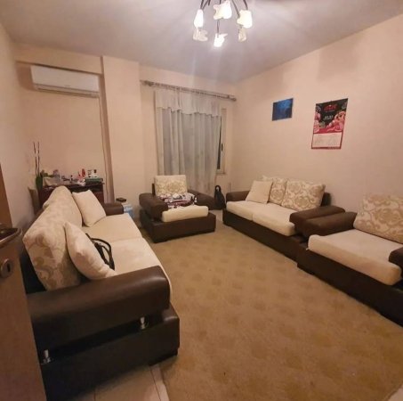 Jepet me qera apartament 1+1,Fresku