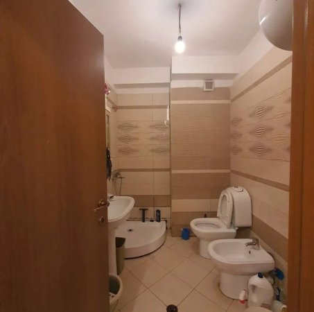 Jepet me qera apartament 1+1,Fresku