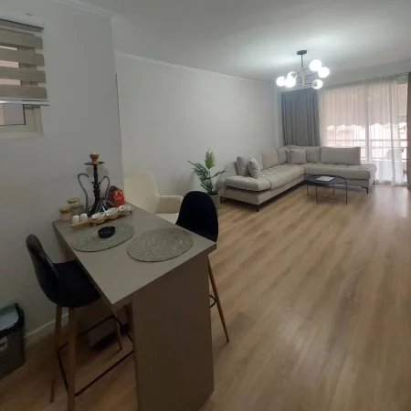 Jepet me qera apartament 2+1+2, Fresku