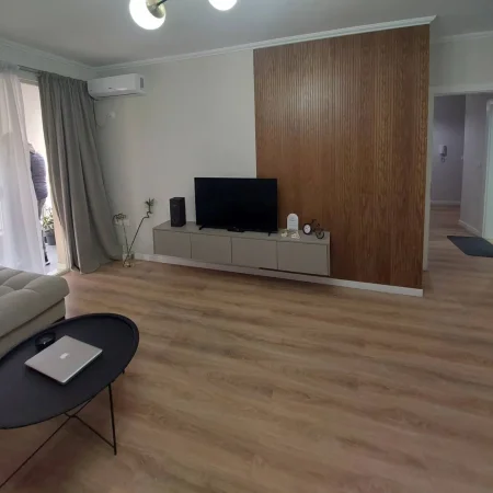 Jepet me qera apartament 2+1+2, Fresku