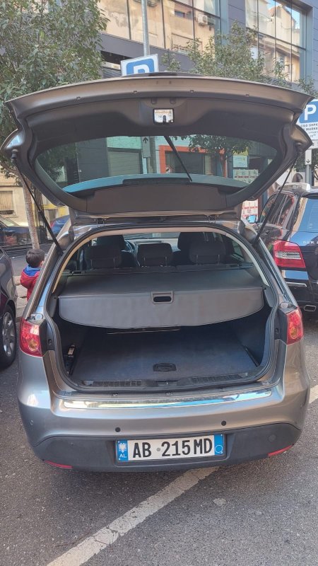 Shitet Fiat Croma 1.9 jtd automat 4.500€ i diskutueshem