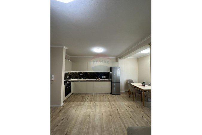 Apartament 2+1+2 per shitje te Rr Kavajes