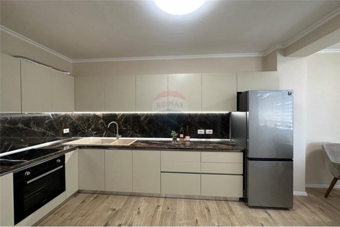 Apartament 2+1+2 per shitje te Rr Kavajes