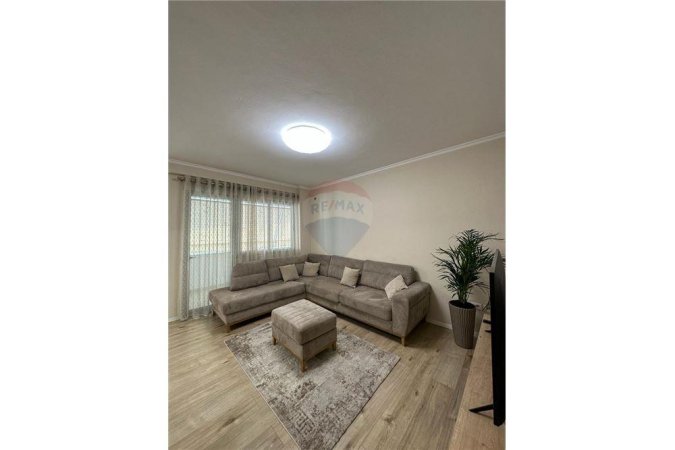 Apartament 2+1+2 per shitje te Rr Kavajes