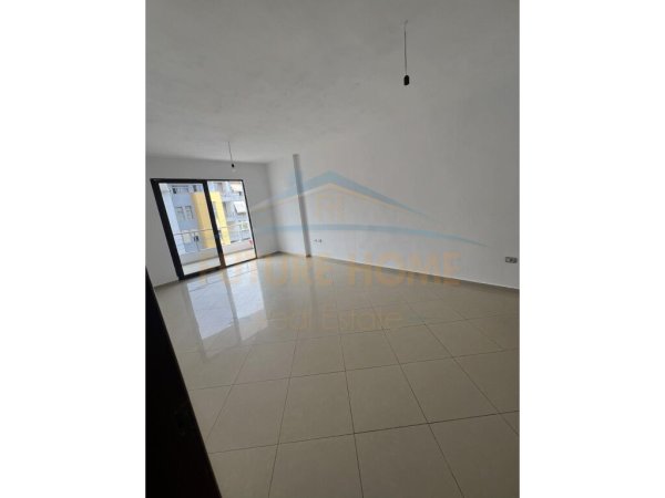 Qera, Apartament 2+1+2, Unaza e Re, Tiranë.UNA38257