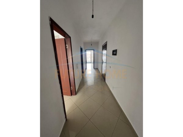 Qera, Apartament 2+1+2, Unaza e Re, Tiranë.UNA38257