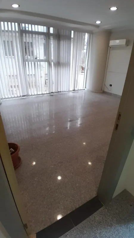 Tirane,Ambient biznesi me#Qira (Blloku ,Sky Tower )