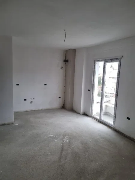 Jepet ne shitje Apartament 1+1 me siperfaqe 45 m2 , prane Xhamise ne Selite.