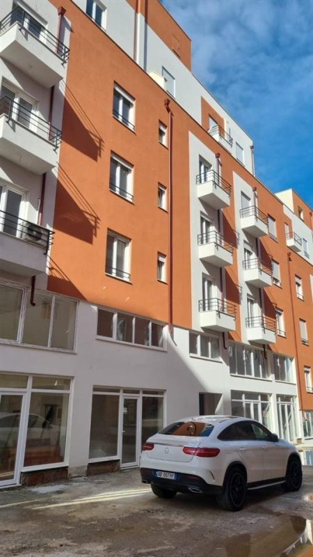 Jepet ne shitje Apartament 1+1 me siperfaqe 45 m2 , prane Xhamise ne Selite.