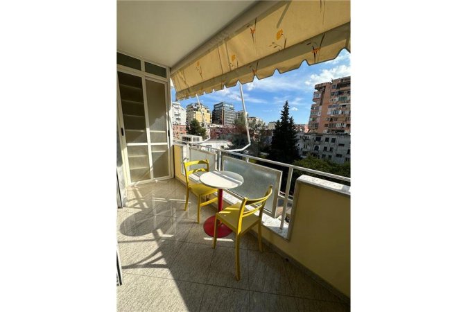 Ofrojme per qira apartament 2+1+2 ne zemer te Bllokut