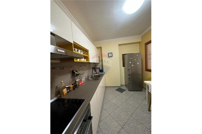 Ofrojme per qira apartament 2+1+2 ne zemer te Bllokut