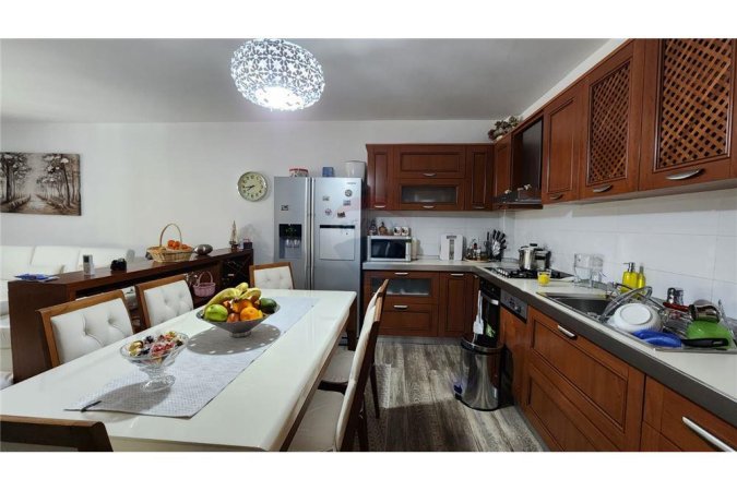 Apartament 2+1 per shitje tek Komuna e Parisit !