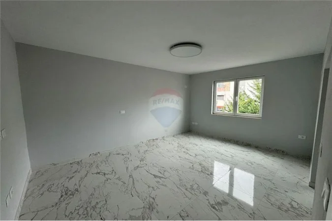 APARTAMENT 3+1 PER QIRA TEK VARRI BAMIT