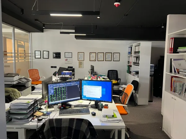 Tirane,Ambient bizensi me#Qira (Pazari Ri)