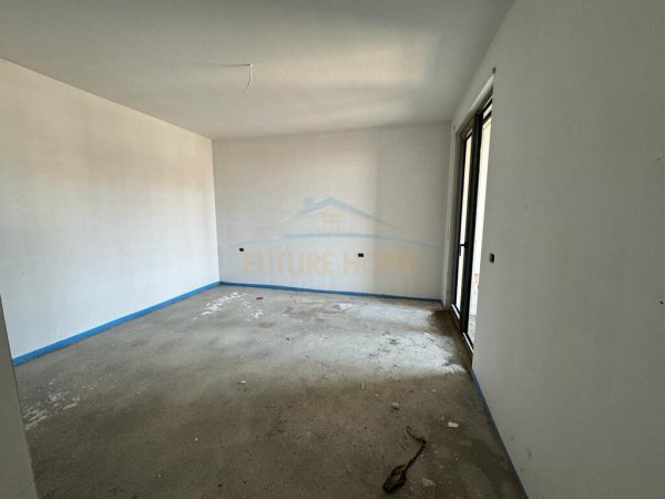 SHITET APARTAMENT 2+1+2 TE AKSES TIRANA