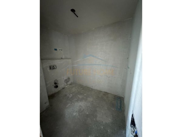 SHITET APARTAMENT 2+1+2 TE AKSES TIRANA