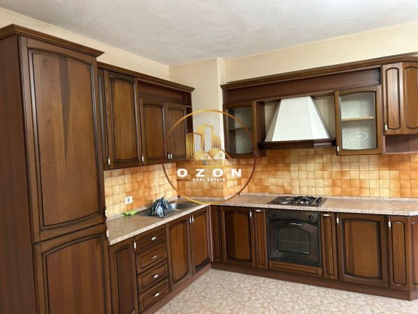 Apartament 2+1+2 në Shitje tek Shkolla e Kuqe!