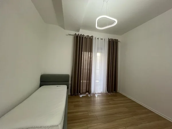 Apartament 3+1 Me Qera Tek 21 Dhjetori Kompleksi Kontakt (ID B2384) Tirane