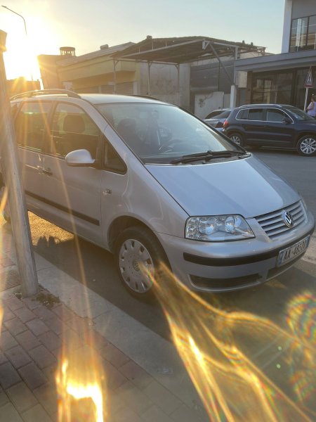 Shitet volkswagen sharon i vitit 2004 1.9 naft 3 milion leke