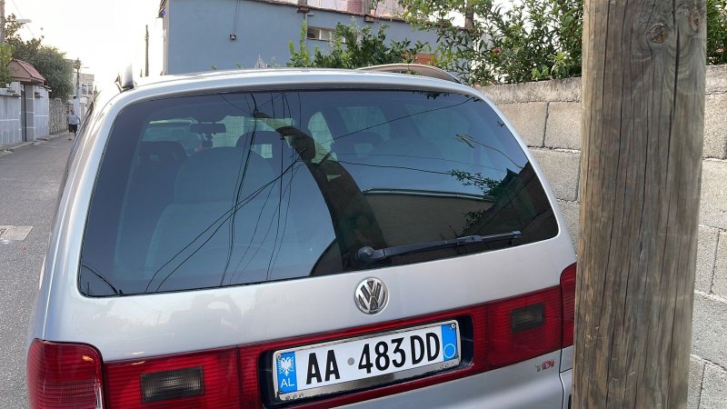 Shitet volkswagen sharon i vitit 2004 1.9 naft 3 milion leke