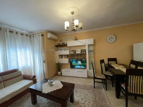 Shitet, Apartament 2+1+2, Unaza e Re, Tiranë UNA38274