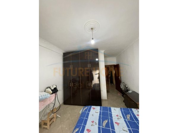 Shitet, Apartament 2+1+2, Unaza e Re, Tiranë UNA38274