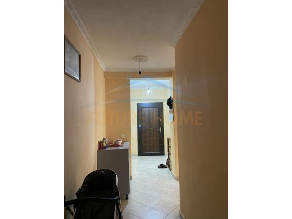 Shitet, Apartament 2+1+2, Unaza e Re, Tiranë UNA38274