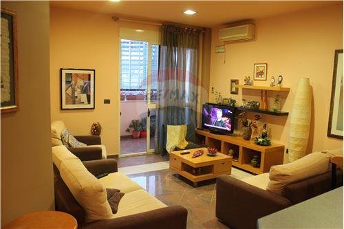 JEPET APARTAMENT ME QIRA 2+1 te Myslym Shyri