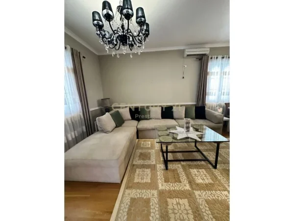 JEPET ME QIRA KATI I DYTE I NJE VILE, PRANE SPITALIT AMERIKAN 2!