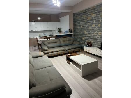 Qera, Apartament 1+1+Verandë, Unaza e Re. UNA38265