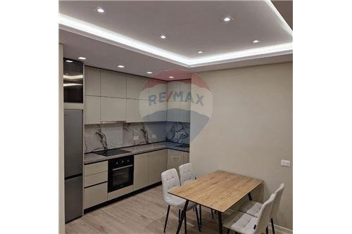 JEPET APARTAMENT ME QIRA 2+1 ne Yzberisht Rr.Besim