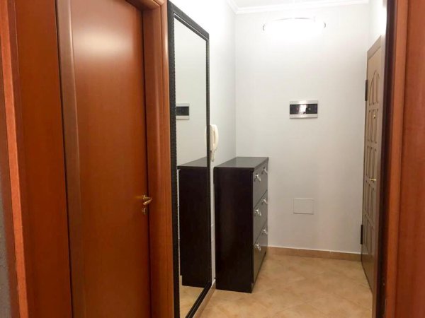 Jepet me qera Apartamenti 2+1 600 euro , Myslym Shyr rruga Him Kolli.