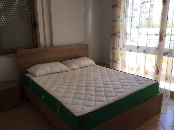 Jepet me qera Apartamenti 2+1 600 euro , Myslym Shyr rruga Him Kolli.