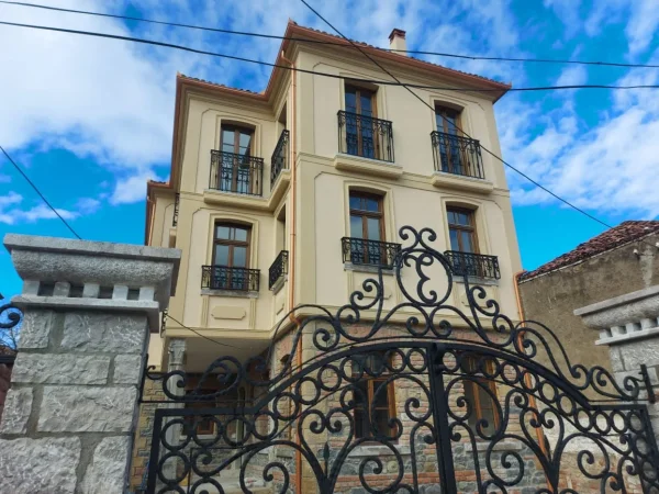 OFROJME AKOMODIM NE NJE NGA HOTELET ME MIKPRITESE DHE TE REHATSHEM NE KORCE,VILA SONNET