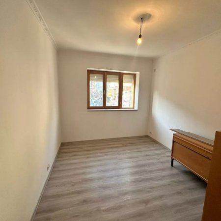 Shitet Apartament 1+1,55 m2, restaurim total te 21 Dhjetori, 98.000 Euro