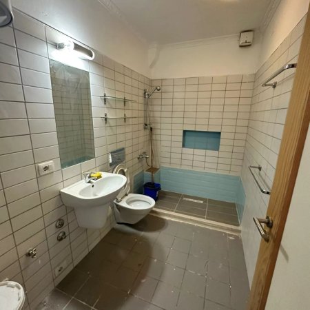 Shitet Apartament 1+1,55 m2, restaurim total te 21 Dhjetori, 98.000 Euro