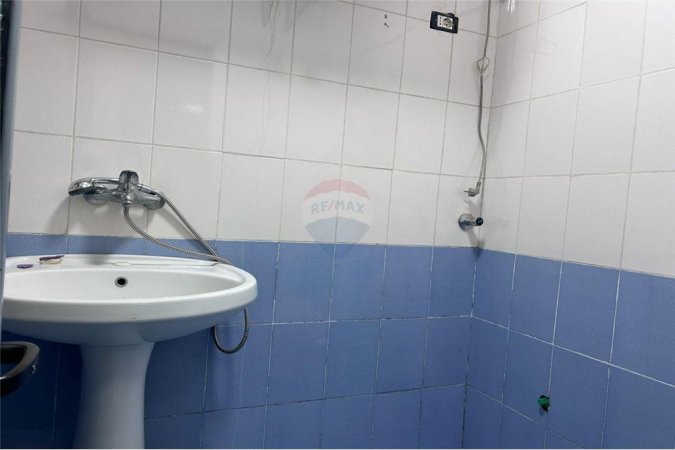 Shitet Apartament 1+1 në Laprakë, pranë KMY-së