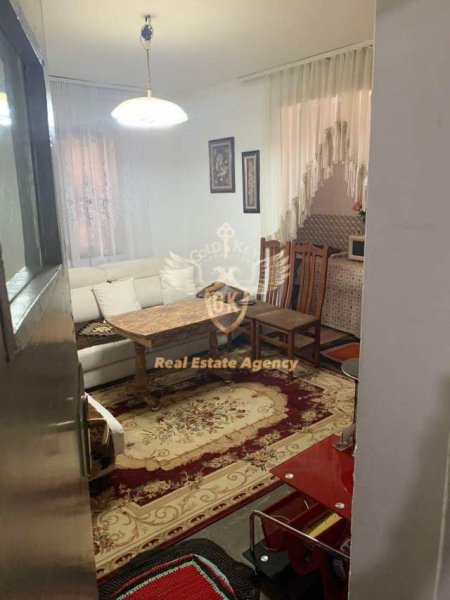 Durres, shitet 3+1+A Kati 1, 3 m² 45.000  (Pallati Sportit)