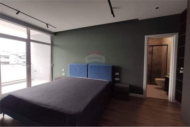 Tirane, jepet me qera apartament 2+1+BLK Kati 5, 125 m² 800 Euro (Komuna e Parisit)