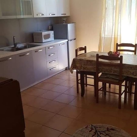 Vlore, jepet me qera shtepi 3+1+A+BLK Kati 1, 120 m² 40 Euro (Lungo Mare)