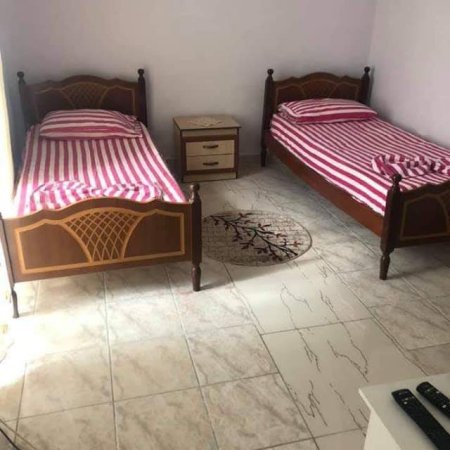 Vlore, jepet me qera shtepi 3+1+A+BLK Kati 1, 120 m² 40 Euro (Lungo Mare)